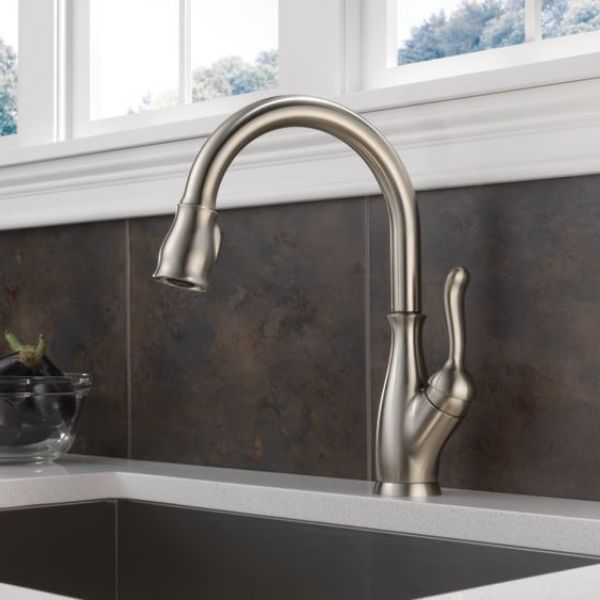 Delta Faucet Leland Single-Handle Touch Kitchen Sink Faucet: Best Kitchen Faucets Canada